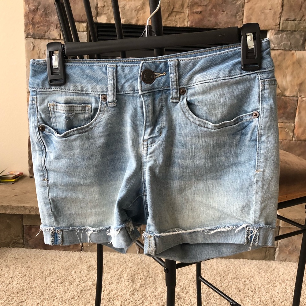 Low-Rise Light Wash Midi Shorts